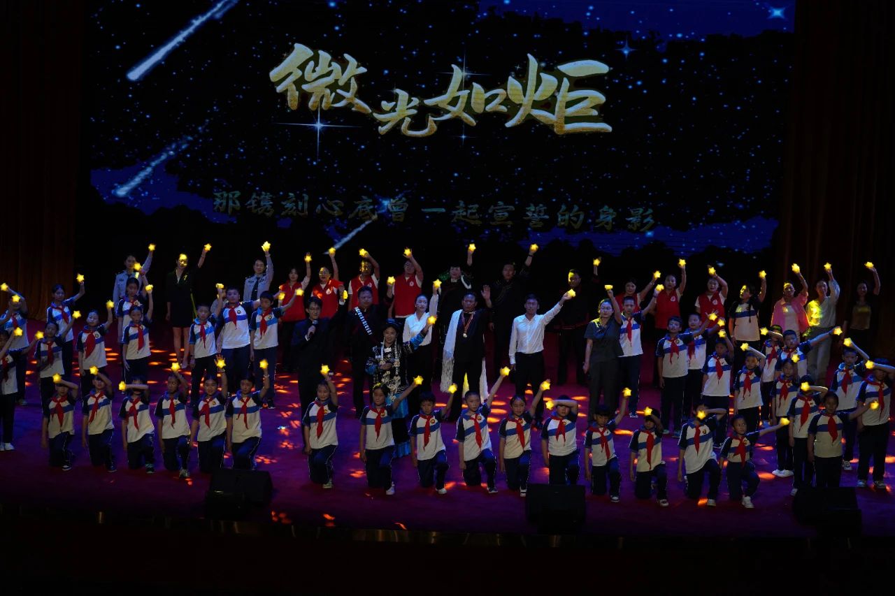 微光成炬映云嶺！毛建忠事跡宣講會(huì)在寧蒗深情開(kāi)講
