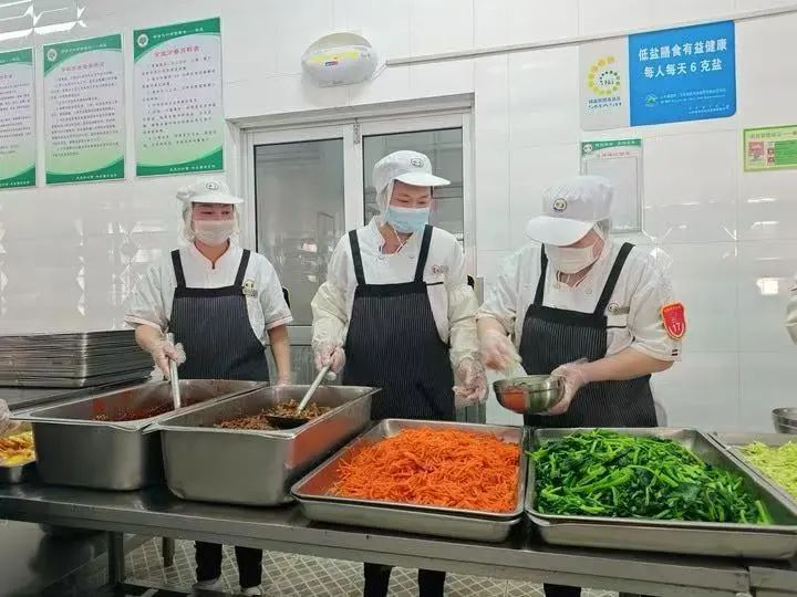 “媽媽?shí)彙逼胶饧彝ヅc職場的探索與升級